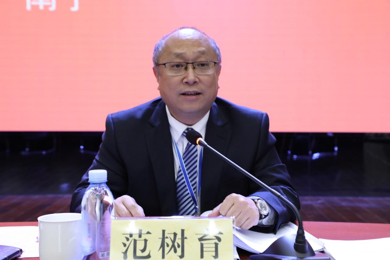 区联社党委副书记范树育主持会议