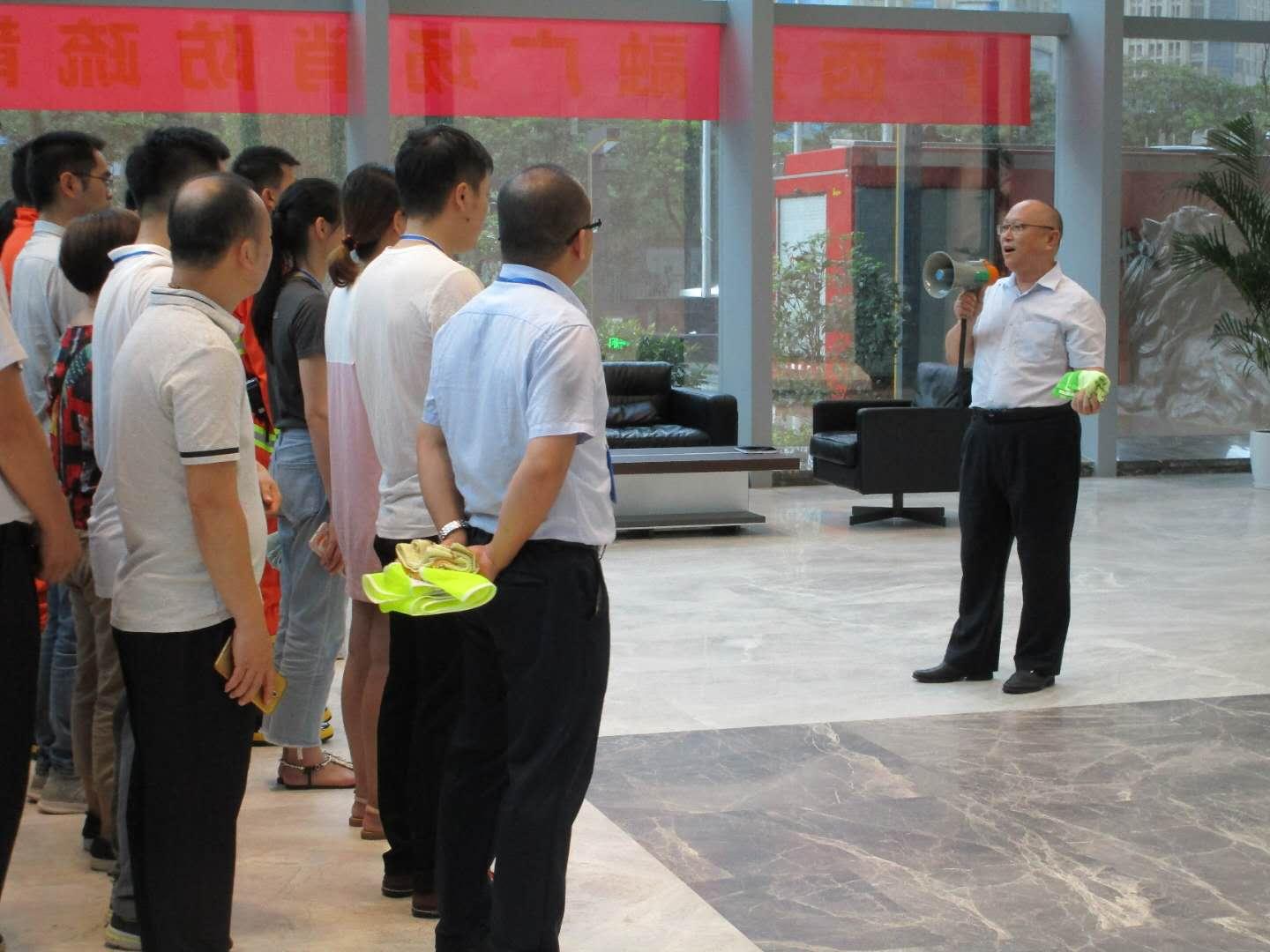 区联社党委副书记范树育作总结讲话