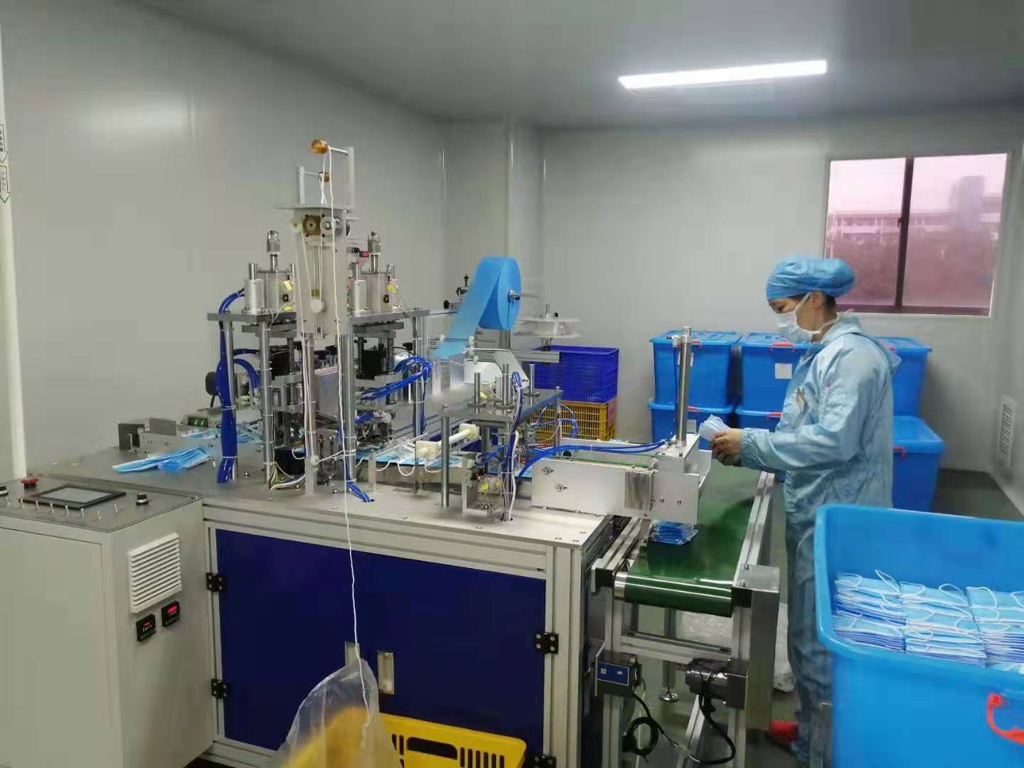 广西农信社510万元新增信贷支持此次疫情防控工作中南宁市最早复工的口罩生产企业——广西纺源医疗科技有限公司加快生产，企业日均产量可达30万个.jpg